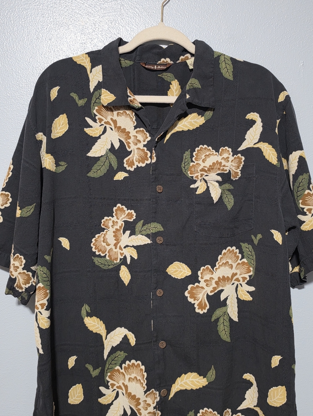 TOMMY BAHAMA Camp Shirt Mens Large Black Tan 100% Silk Hawaiian Resort Island - Picture 3 of 7